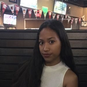 Meet your Posher, Yaniris